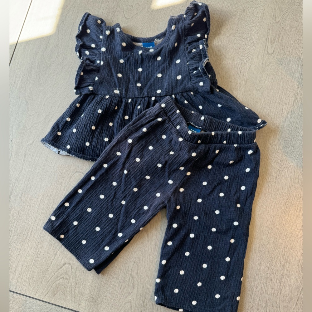 Old navy shirt and bottom set 3-6m